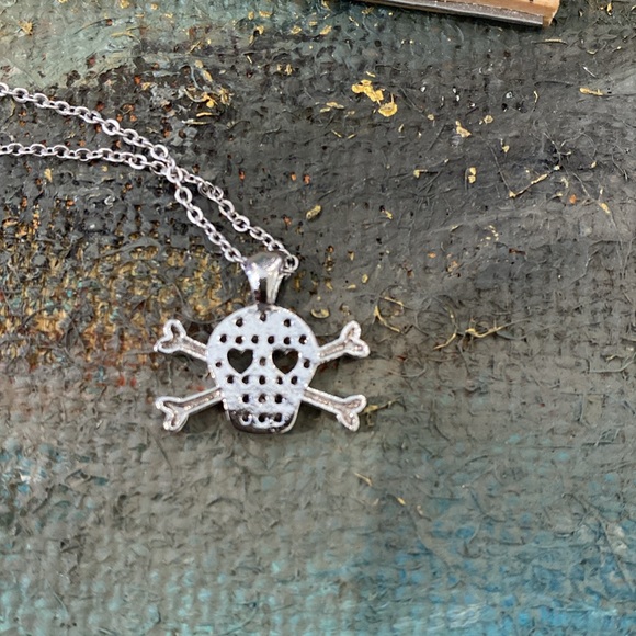 Scull and bones necklace with rhinestones - Picture 3 of 4